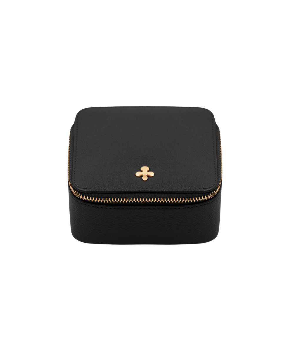 Cutie neagră, Lilou